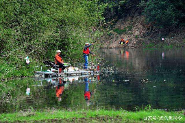 收费水库为何不能钓鲢鳙？老板说：别耽误我钓“人”！