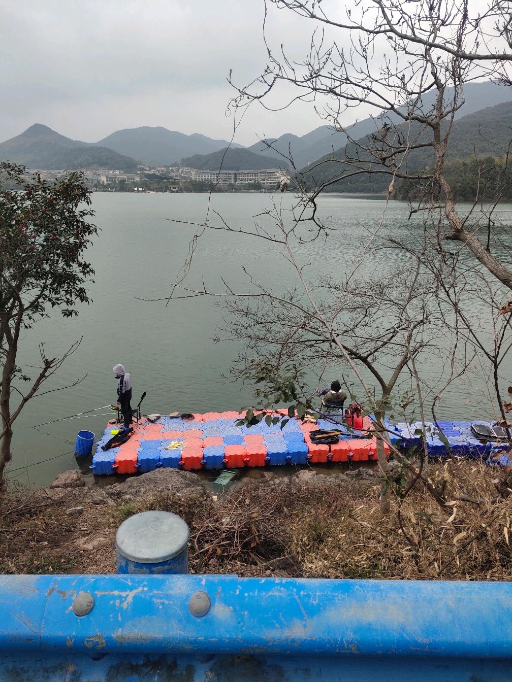 曝光老钓鱼人冬季水库钓大鱼的重点攻略。注重打窝，大鱼连来