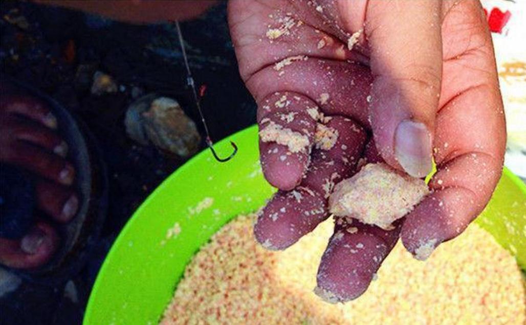 野钓鲢鳙如何连拔？鱼饵状态做到位，鱼群进窝就不想离开