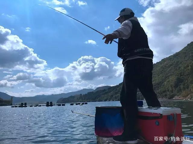 钓鲢鳙到底多简单？只须学会这5招，鲢鳙连杆上，天天钓都钓不够