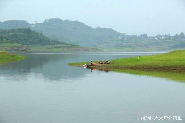 野钓选钓点没那么难，按照这些规律选钓点，鱼会在这些位置扎堆！