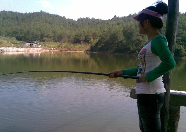 黑坑该如何钓青鱼，细节需要注意哪些，让你垂钓青鱼很拿手