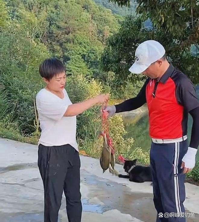 邓刚“盘老板”系列片，第一次一个钓场连续作钓两天，他是不服？