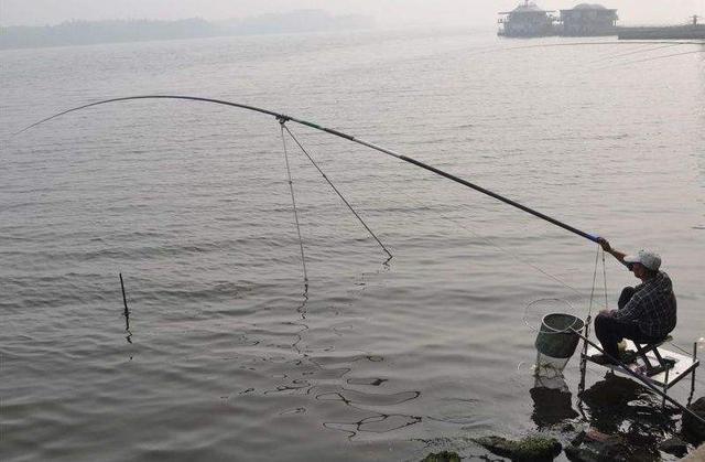 四旬老汉钓鱼实录之一一江边野塘垂钓鳊鱼，分分钟被教做人